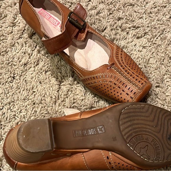 Like new brown leather  Pikolinos. Very comfy. Size 8 - Picture 2 of 3